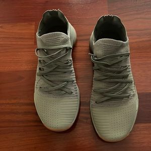 Size 11 Steph Curry shoes. Worn 3 times.